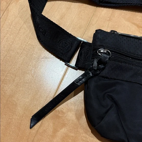Vintage Black Lululemon Surge Belt Bag - Picture 4 of 15